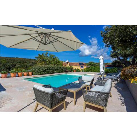 Amazing home in Punta Kriza with 2 Bedrooms, WiFi and Outdoor swimming pool