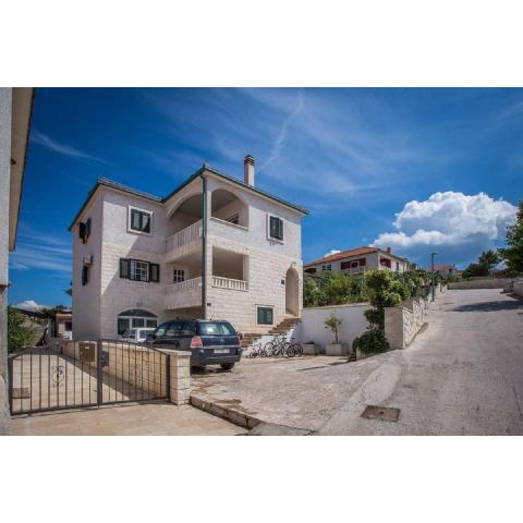 Apartment Aleks - 80m from the sea