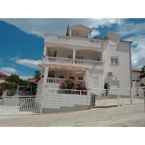 Apartment in Slatine with sea view, balcony, air conditioning, Wi-Fi (4783-4)
