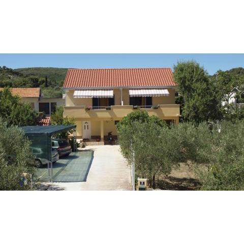 Apartment in Slatine with sea view, balcony, air conditioning, Wi-Fi (4784-2)