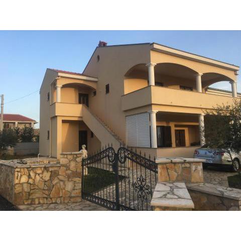 Apartment Lara Privlaka