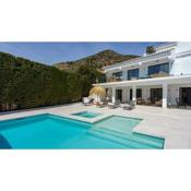 Beautiful villa with private pool and jacuzzi Ref 202