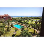 Elegante Apartamento en Playa Granada & Golf