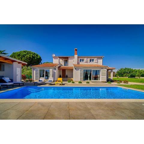 Family-Villa Captains House, beheizter Pool und riesiger Garten