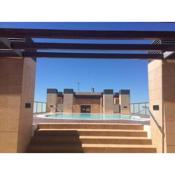 GATU PREMIUM Racimo, terraza, piscina, aire ac, wifi y parking