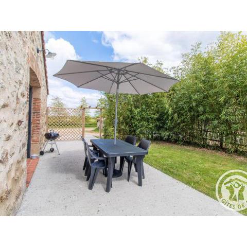 Gîte Saint-Christophe-du-Bois, 2 pièces, 4 personnes - FR-1-622-32