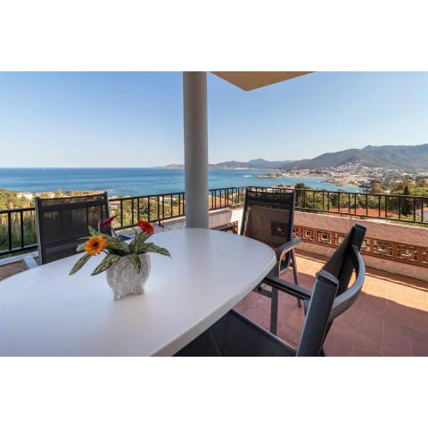 GRIFEU 05 Apartamento luminoso con terraza y vistas al mar