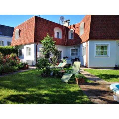 Hawei in Vienna - Doppelhaushälfte mit Garten und Pool zur Mitbenutzung