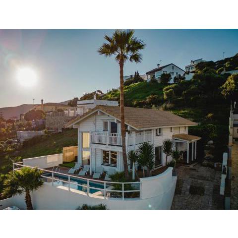 Increíble Villa de madera con vistas al mar