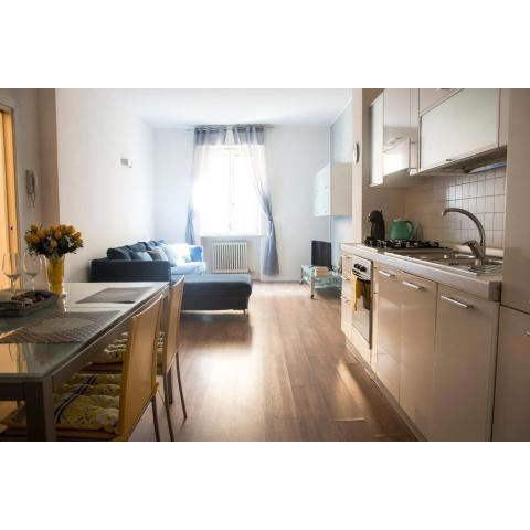 Leoncino Apartment 2