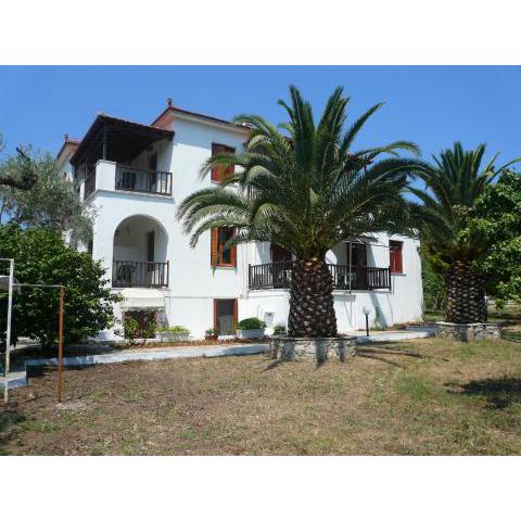 Liossis Rooms & Apartments