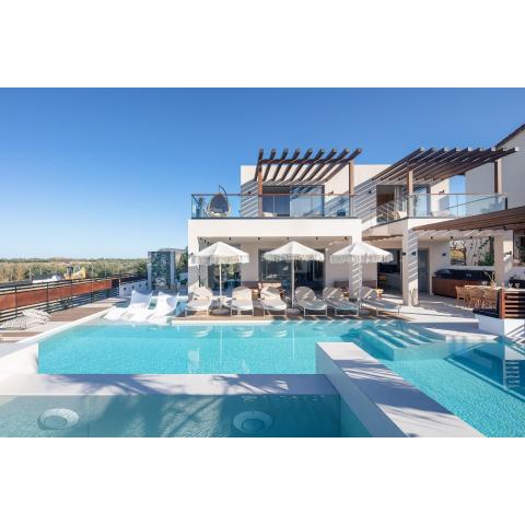 Macaw Residence, indulge yourself in rare luxury!