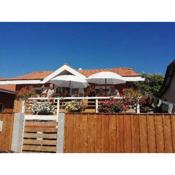 Maison bois sur pilotis (100m du port, commerce)