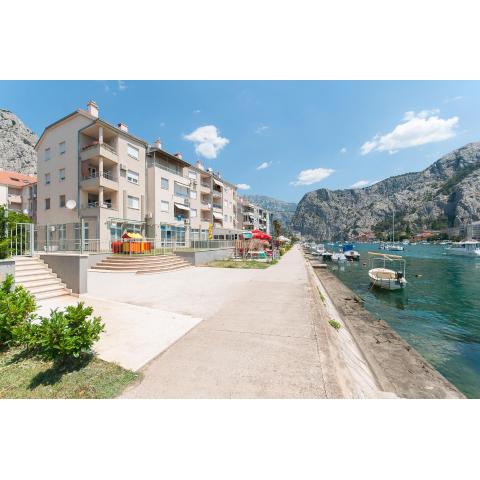 Modern new flat next to river Cetina