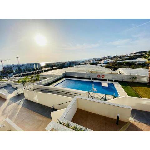 Nuevo y Moderno apartamento con piscina