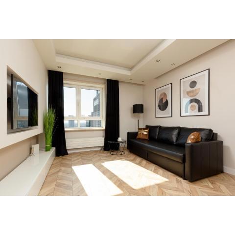 Platinum Towers Apartment with Parking by Renters Prestige