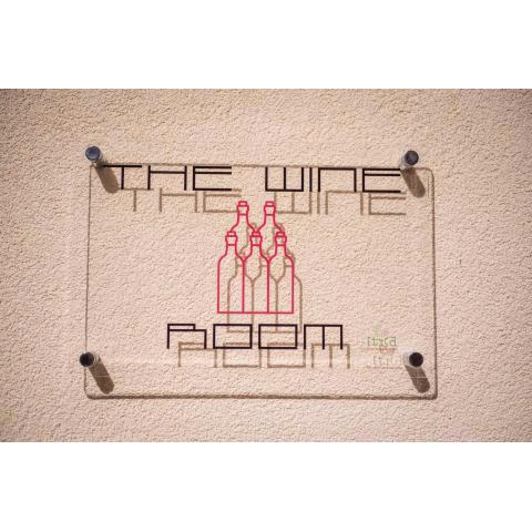 THE WINE ROOM