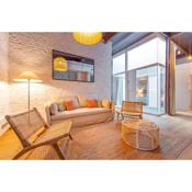 Triana Acacias by Valcambre