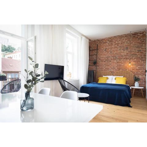 TurnKey Balcony Studio