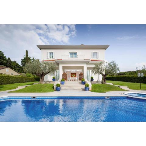 Villa Nikole Prestige - Beautiful 5 bedroom Villa - Luscious Gardens with Sea View